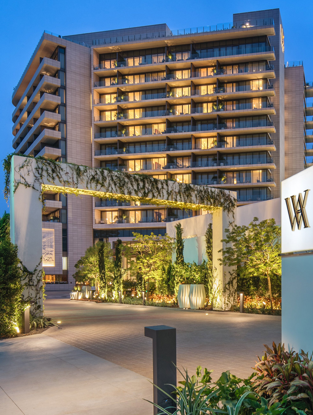 Image: The Beverly Hilton and Waldorf Astoria Beverly Hills Hotel, USA